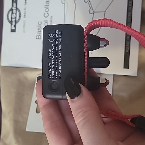 Petsafe Basic Bark Control Collar red & black for small dog with 2 batteries - Picture 14 of 17